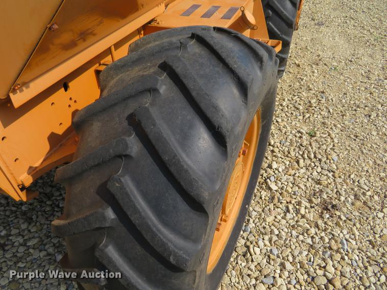 image for item EJ9628 1988 Case 760 trencher