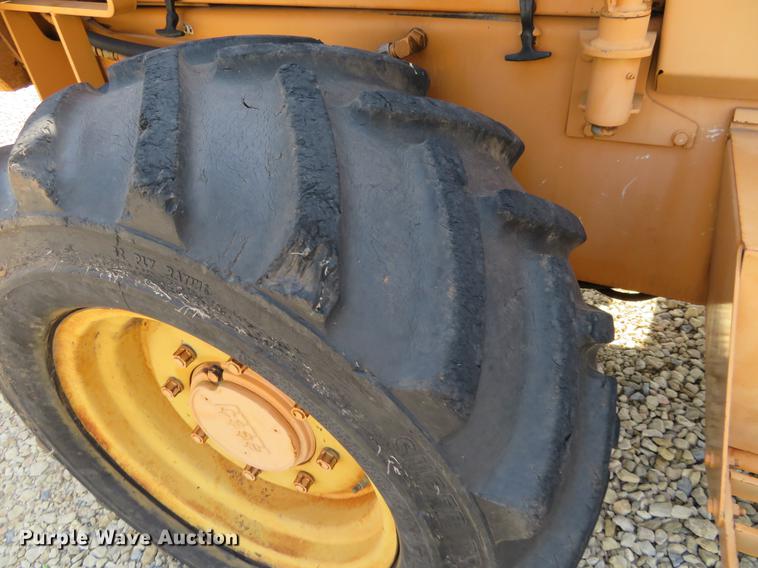 image for item EJ9628 1988 Case 760 trencher