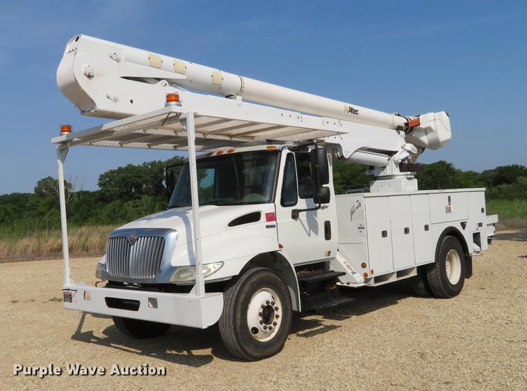image for item EJ9629 2009 International DuraStar 4300 bucket truck
