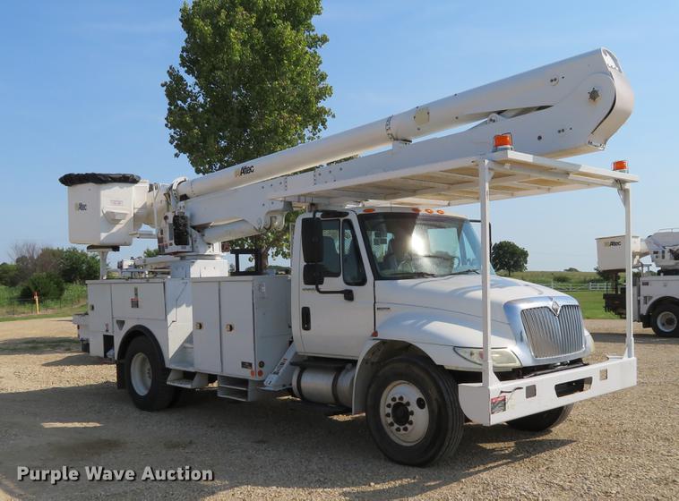 image for item EJ9629 2009 International DuraStar 4300 bucket truck