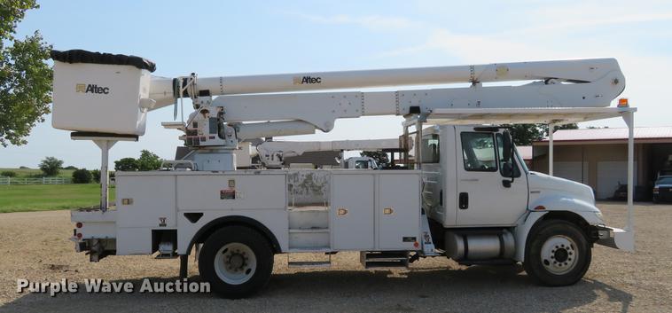 image for item EJ9629 2009 International DuraStar 4300 bucket truck