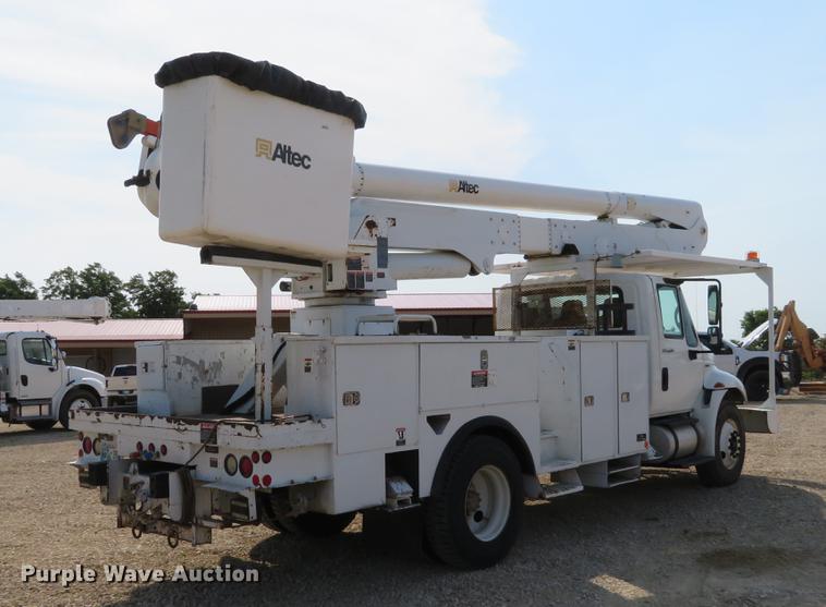 image for item EJ9629 2009 International DuraStar 4300 bucket truck