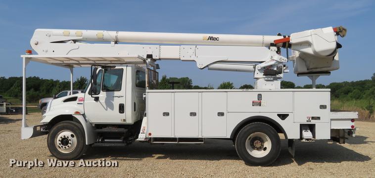 image for item EJ9629 2009 International DuraStar 4300 bucket truck