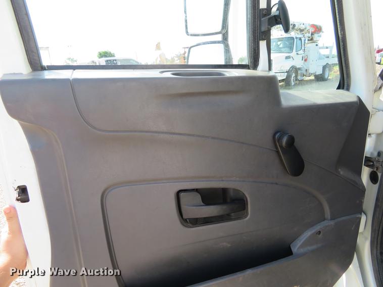 image for item EJ9629 2009 International DuraStar 4300 bucket truck