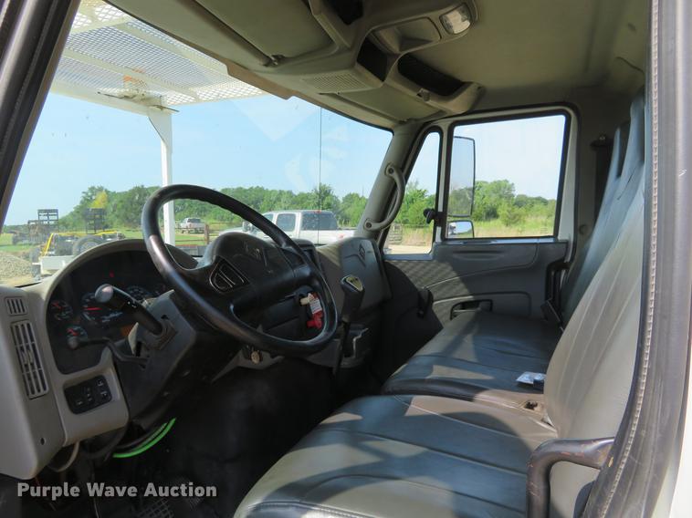 image for item EJ9629 2009 International DuraStar 4300 bucket truck