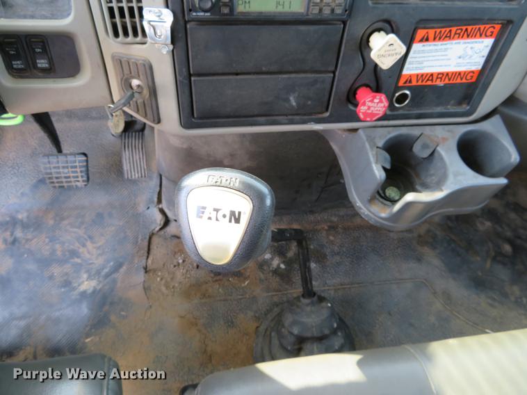 image for item EJ9629 2009 International DuraStar 4300 bucket truck