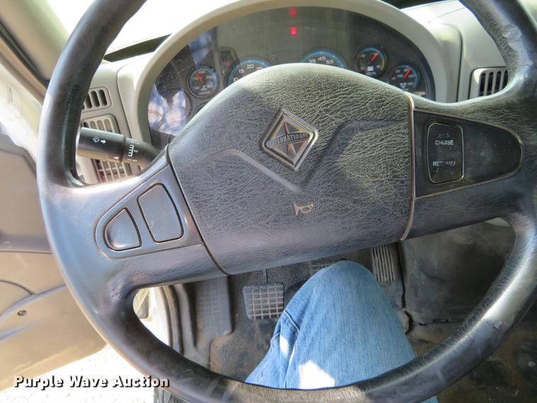 image for item EJ9629 2009 International DuraStar 4300 bucket truck