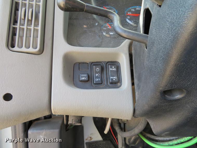 image for item EJ9629 2009 International DuraStar 4300 bucket truck