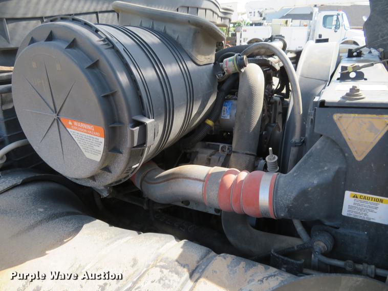 image for item EJ9629 2009 International DuraStar 4300 bucket truck