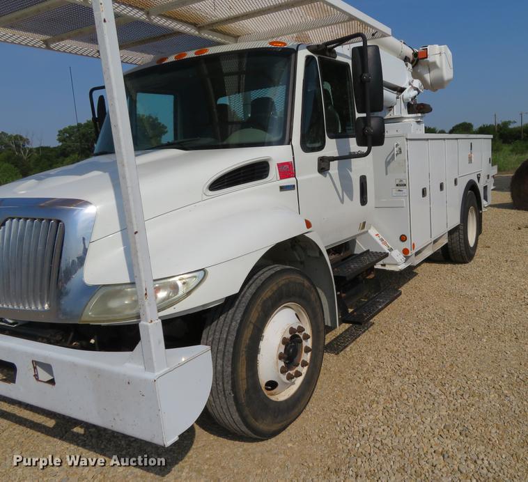 image for item EJ9629 2009 International DuraStar 4300 bucket truck