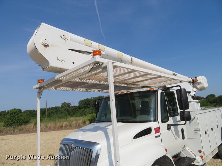 image for item EJ9629 2009 International DuraStar 4300 bucket truck