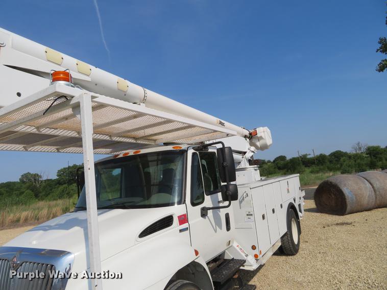 image for item EJ9629 2009 International DuraStar 4300 bucket truck