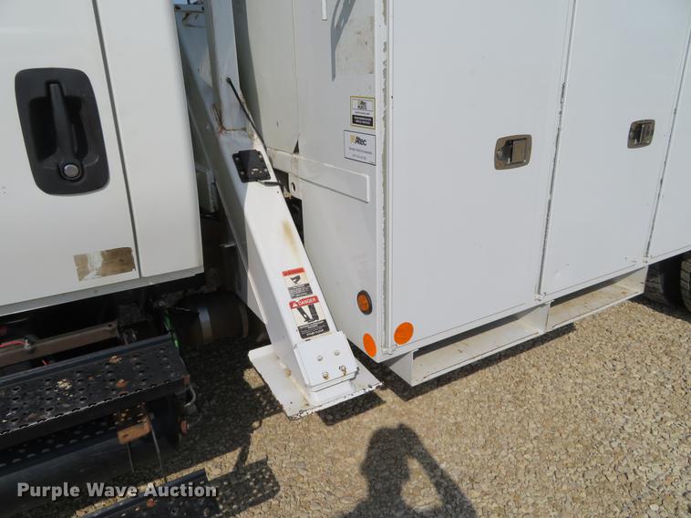 image for item EJ9629 2009 International DuraStar 4300 bucket truck