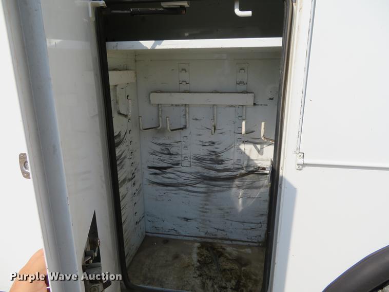 image for item EJ9629 2009 International DuraStar 4300 bucket truck