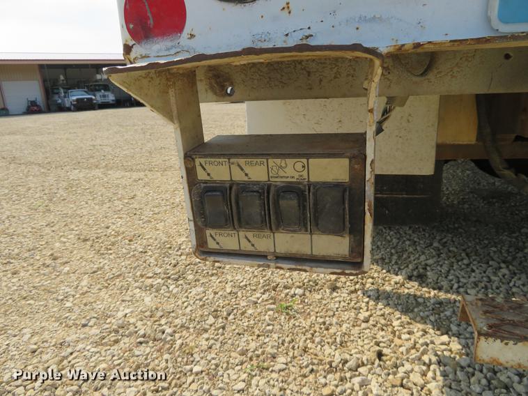 image for item EJ9629 2009 International DuraStar 4300 bucket truck