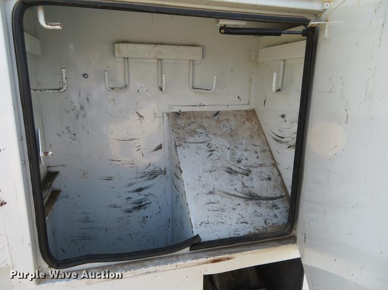 image for item EJ9629 2009 International DuraStar 4300 bucket truck