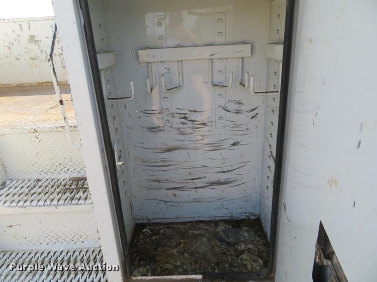 image for item EJ9629 2009 International DuraStar 4300 bucket truck