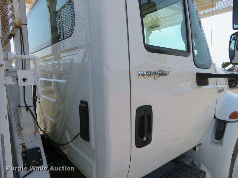 image for item EJ9629 2009 International DuraStar 4300 bucket truck