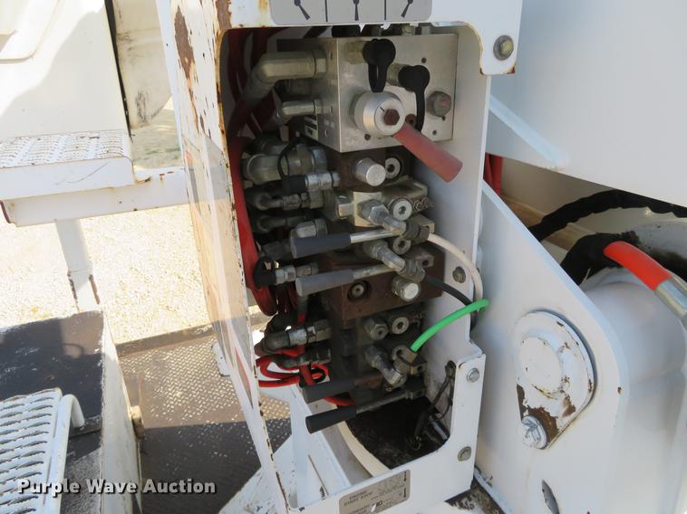 image for item EJ9629 2009 International DuraStar 4300 bucket truck