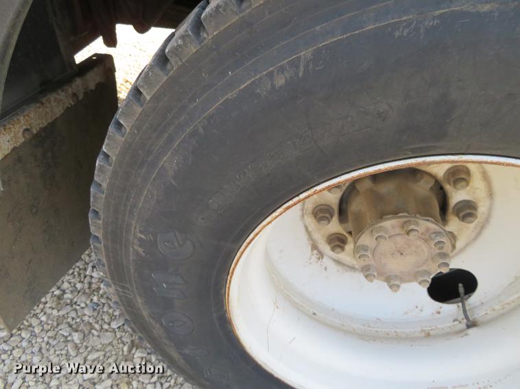 image for item EJ9629 2009 International DuraStar 4300 bucket truck