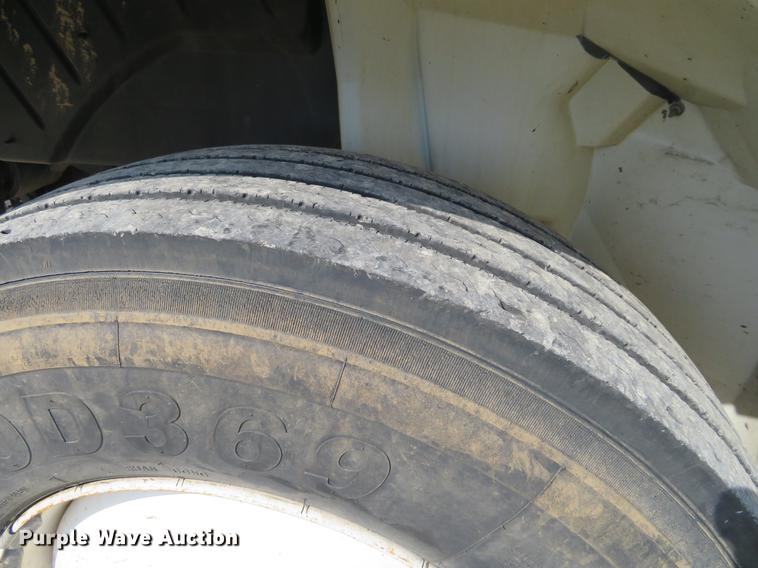 image for item EJ9629 2009 International DuraStar 4300 bucket truck