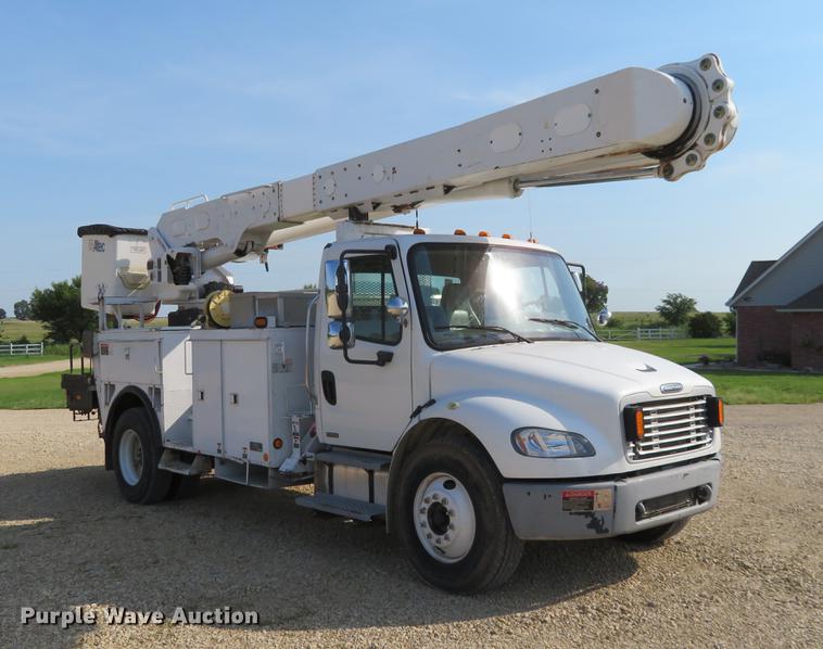 image for item EJ9630 2006 Freightliner Business Class M2 bucket truck