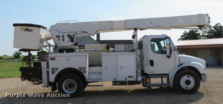 image for item EJ9630 2006 Freightliner Business Class M2 bucket truck