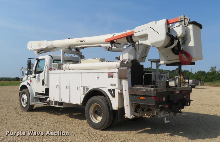 image for item EJ9630 2006 Freightliner Business Class M2 bucket truck