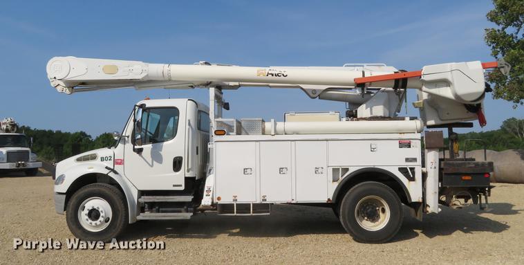 image for item EJ9630 2006 Freightliner Business Class M2 bucket truck