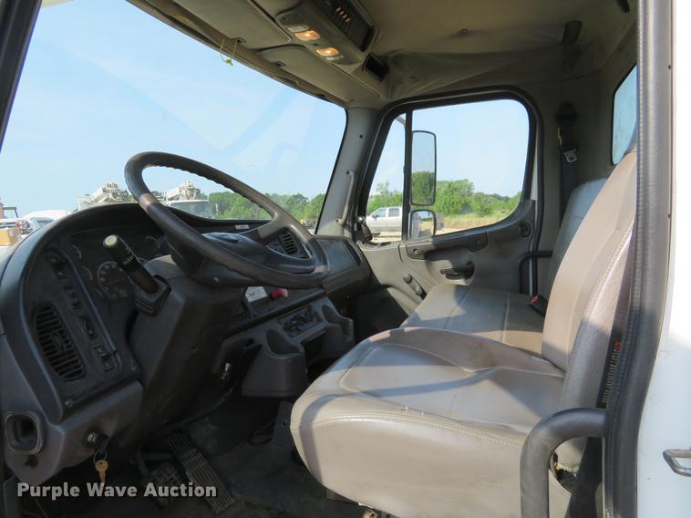 image for item EJ9630 2006 Freightliner Business Class M2 bucket truck