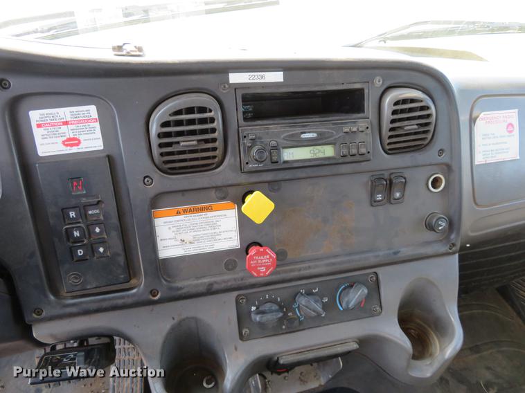 image for item EJ9630 2006 Freightliner Business Class M2 bucket truck