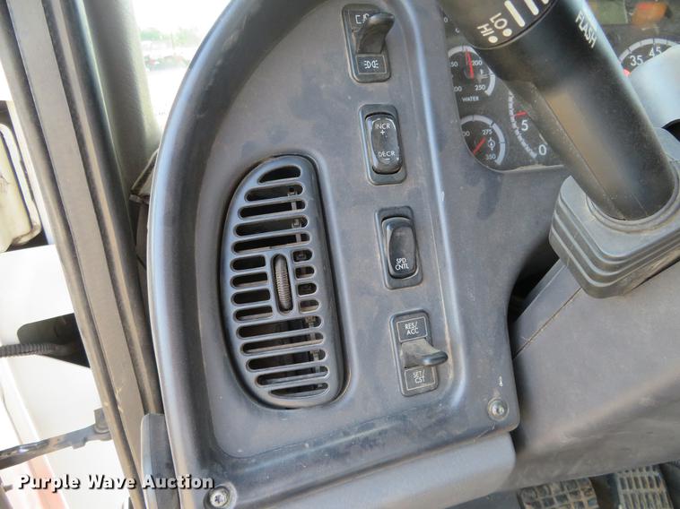 image for item EJ9630 2006 Freightliner Business Class M2 bucket truck