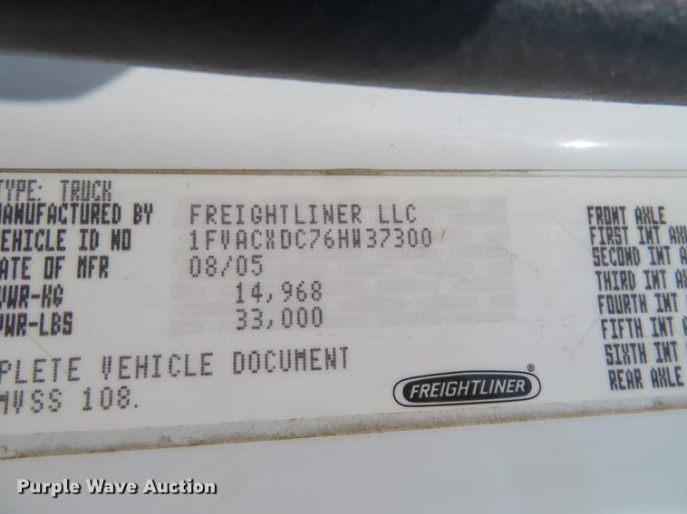 image for item EJ9630 2006 Freightliner Business Class M2 bucket truck