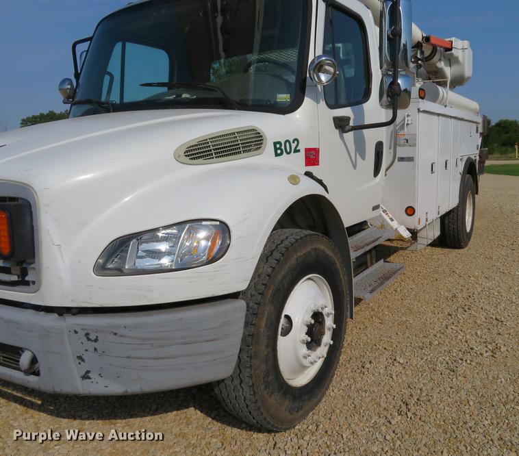 image for item EJ9630 2006 Freightliner Business Class M2 bucket truck