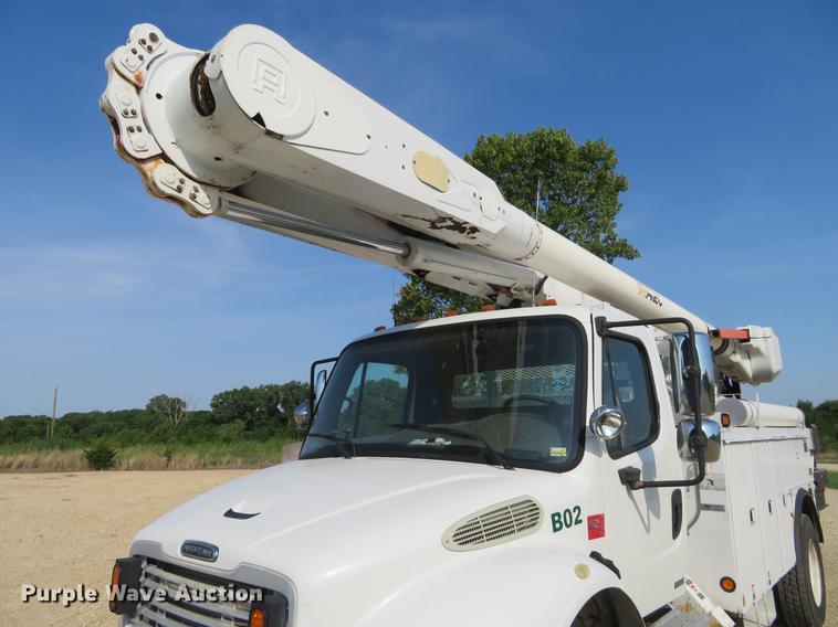 image for item EJ9630 2006 Freightliner Business Class M2 bucket truck