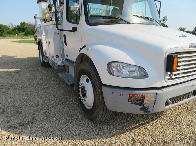 image for item EJ9630 2006 Freightliner Business Class M2 bucket truck