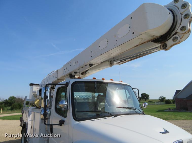 image for item EJ9630 2006 Freightliner Business Class M2 bucket truck