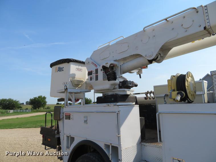 image for item EJ9630 2006 Freightliner Business Class M2 bucket truck