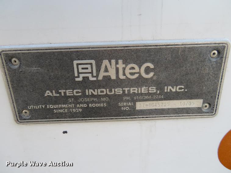 image for item EJ9630 2006 Freightliner Business Class M2 bucket truck