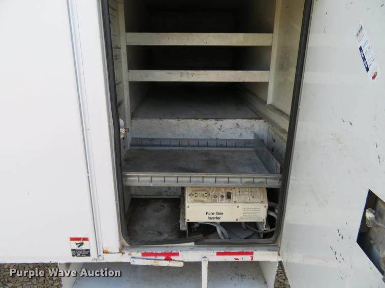 image for item EJ9630 2006 Freightliner Business Class M2 bucket truck