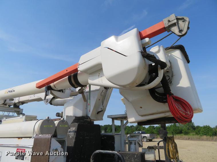 image for item EJ9630 2006 Freightliner Business Class M2 bucket truck