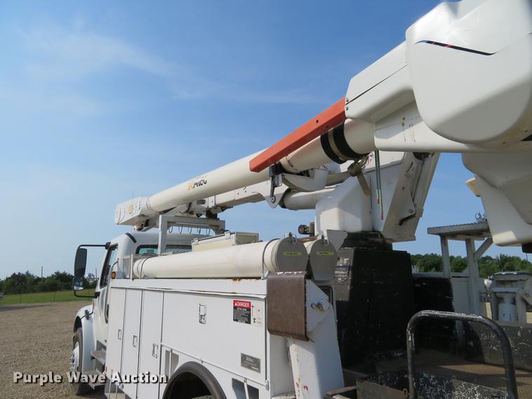 image for item EJ9630 2006 Freightliner Business Class M2 bucket truck