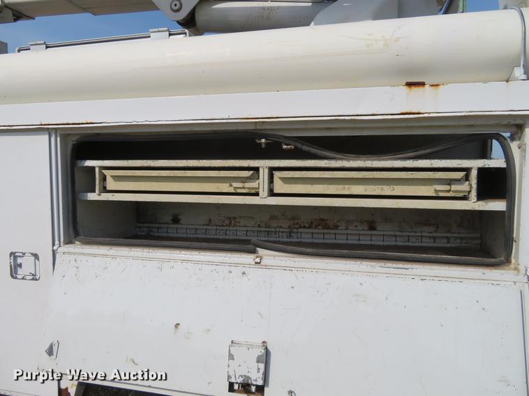 image for item EJ9630 2006 Freightliner Business Class M2 bucket truck