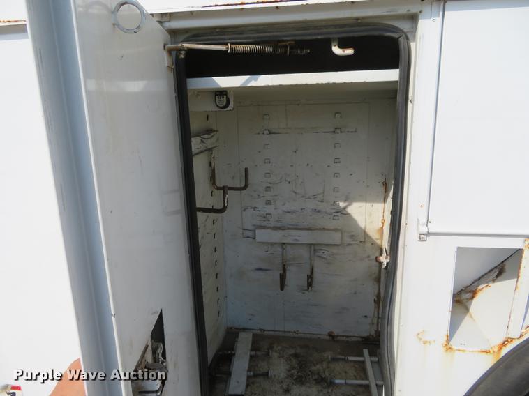 image for item EJ9630 2006 Freightliner Business Class M2 bucket truck