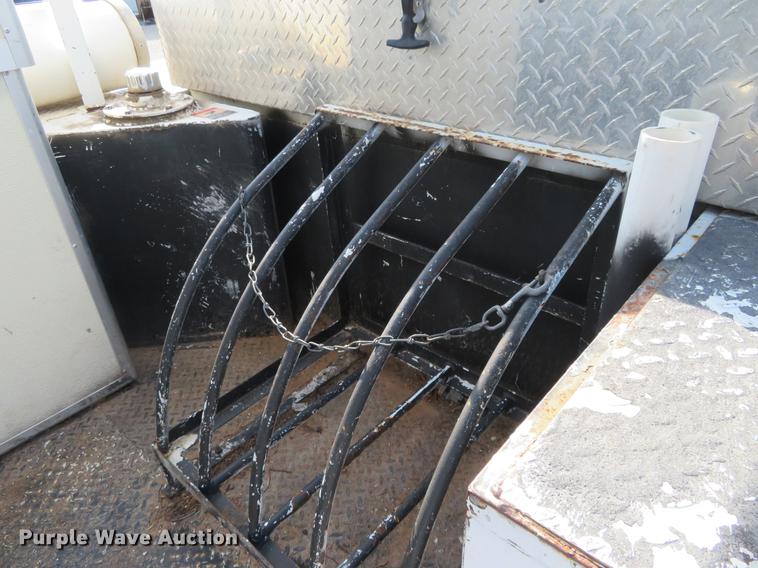 image for item EJ9630 2006 Freightliner Business Class M2 bucket truck