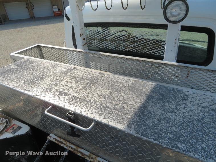 image for item EJ9630 2006 Freightliner Business Class M2 bucket truck