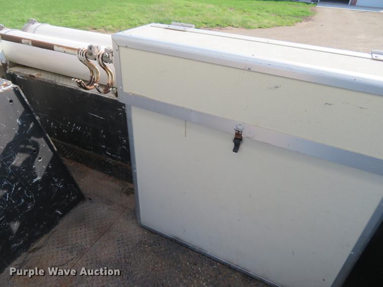 image for item EJ9630 2006 Freightliner Business Class M2 bucket truck