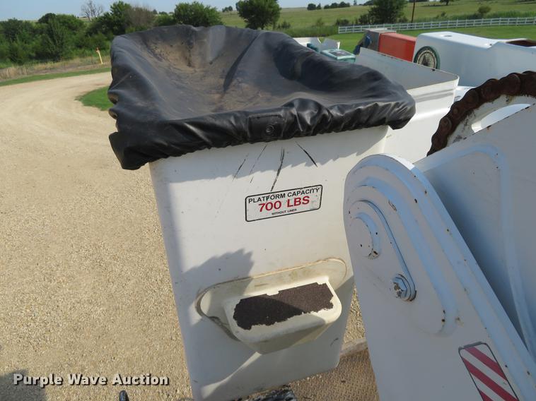 image for item EJ9630 2006 Freightliner Business Class M2 bucket truck