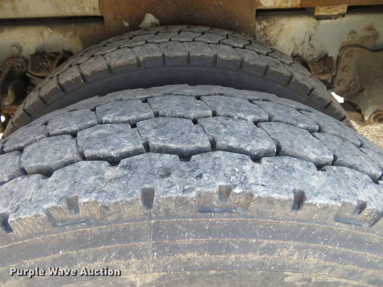 image for item EJ9630 2006 Freightliner Business Class M2 bucket truck