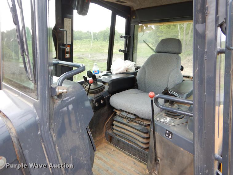 image for item EK9506 2011 John Deere 850K dozer